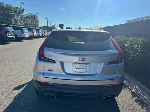 Used 2019 Cadillac XT4 Luxury w/ Cold Weather Package FWD image 5