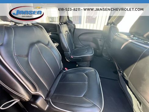 Used 2025 Chrysler Pacifica Limited image 28