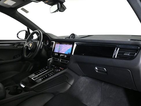 Certified 2023 Porsche Macan S image 17