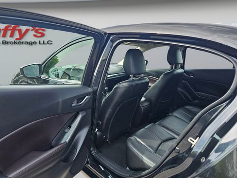 Used 2018 MAZDA MAZDA3 Touring FWD image 21