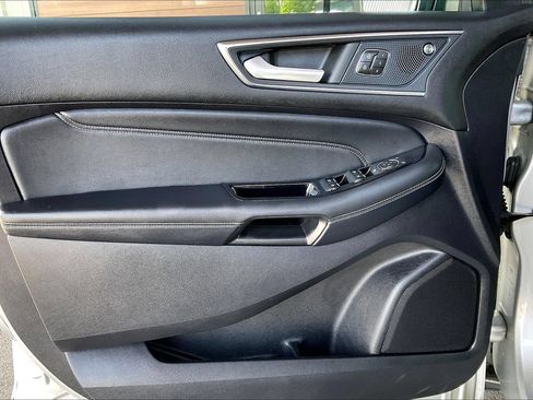 Used 2019 Ford Edge Titanium AWD/4WD image 18