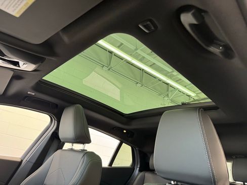 Used 2025 BMW X2 xDrive28i w/ Technology Package image 16