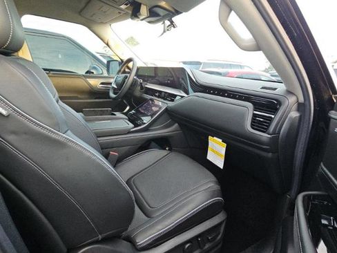 Certified 2025 INFINITI QX80 Luxe image 18