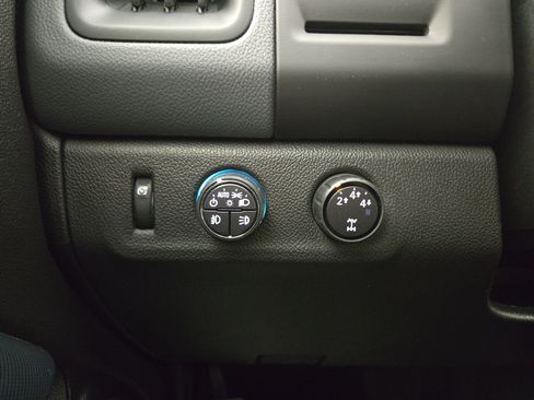 Used 2016 Chevrolet Colorado Z71 AWD/4WD image 29