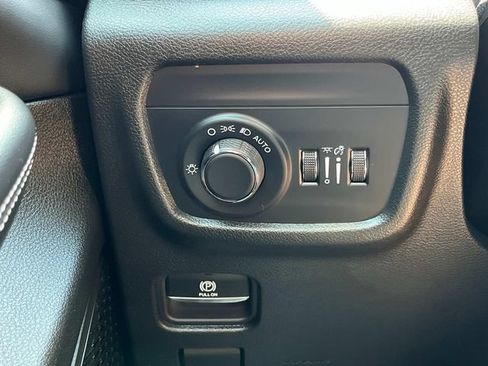 Used 2024 Jeep Grand Cherokee Laredo X w/ Luxury Tech Group I RWD image 38