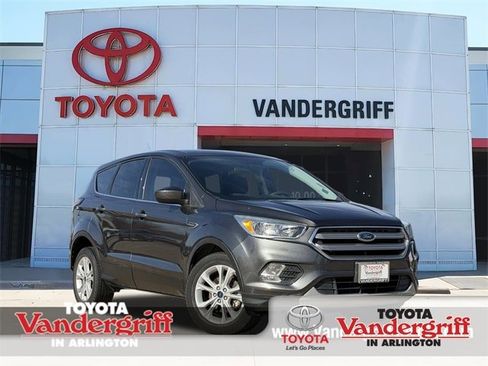 Used 2017 Ford Escape SE image 1