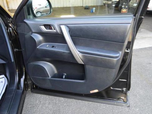 Used 2012 Toyota Highlander AWD image 32