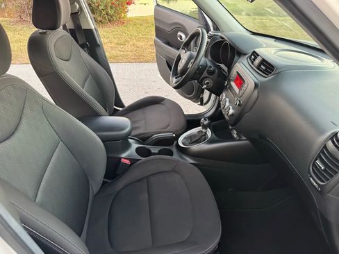 Used 2016 Kia Soul image 11