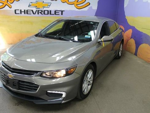 Used 2018 Chevrolet Malibu LT FWD image 4