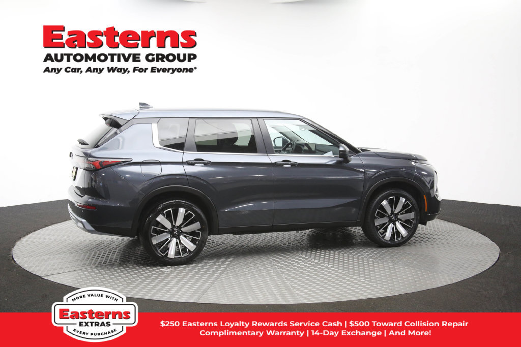 Used 2025 Mitsubishi Outlander SE FWD image 45