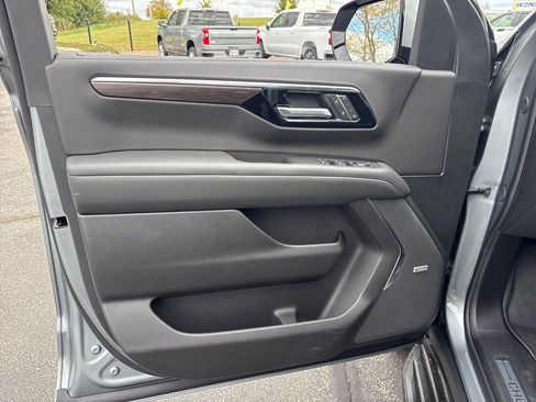 New 2026 Chevrolet Suburban LT w/ Comfort Package image 7