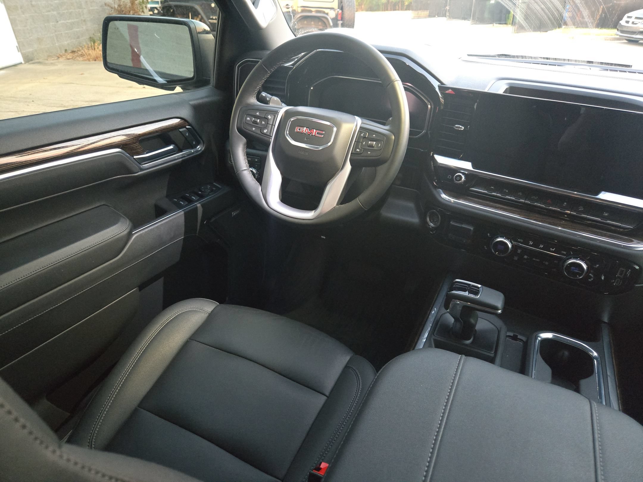 Used 2023 GMC Sierra 1500 Elevation w/ Elevation Premium Package AWD/4WD image 9