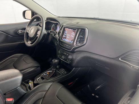 Used 2022 Jeep Cherokee Trailhawk w/ Premium Leather Package image 27