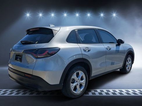 Used 2024 Honda HR-V LX image 3