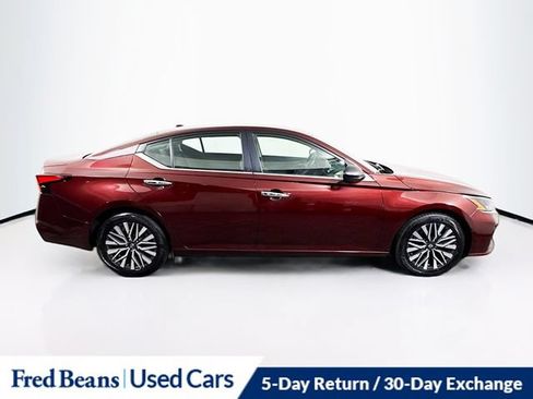 Used 2024 Nissan Altima 2.5 SV FWD image 10
