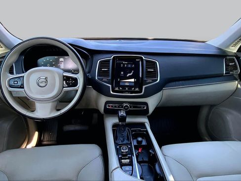 Used 2020 Volvo XC90 T5 Momentum w/ Protection Package Premier FWD image 16