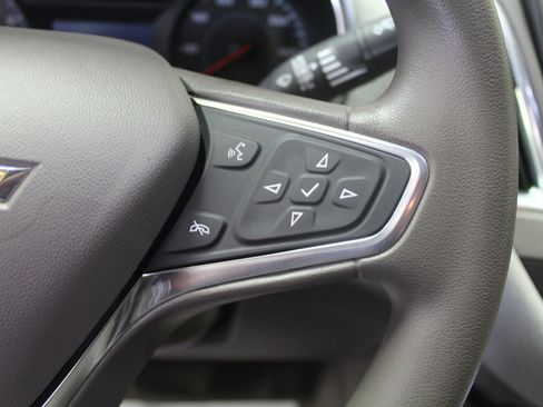 Used 2017 Chevrolet Malibu LT image 9