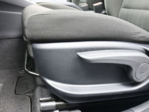 Used 2022 Hyundai Venue SE image 12