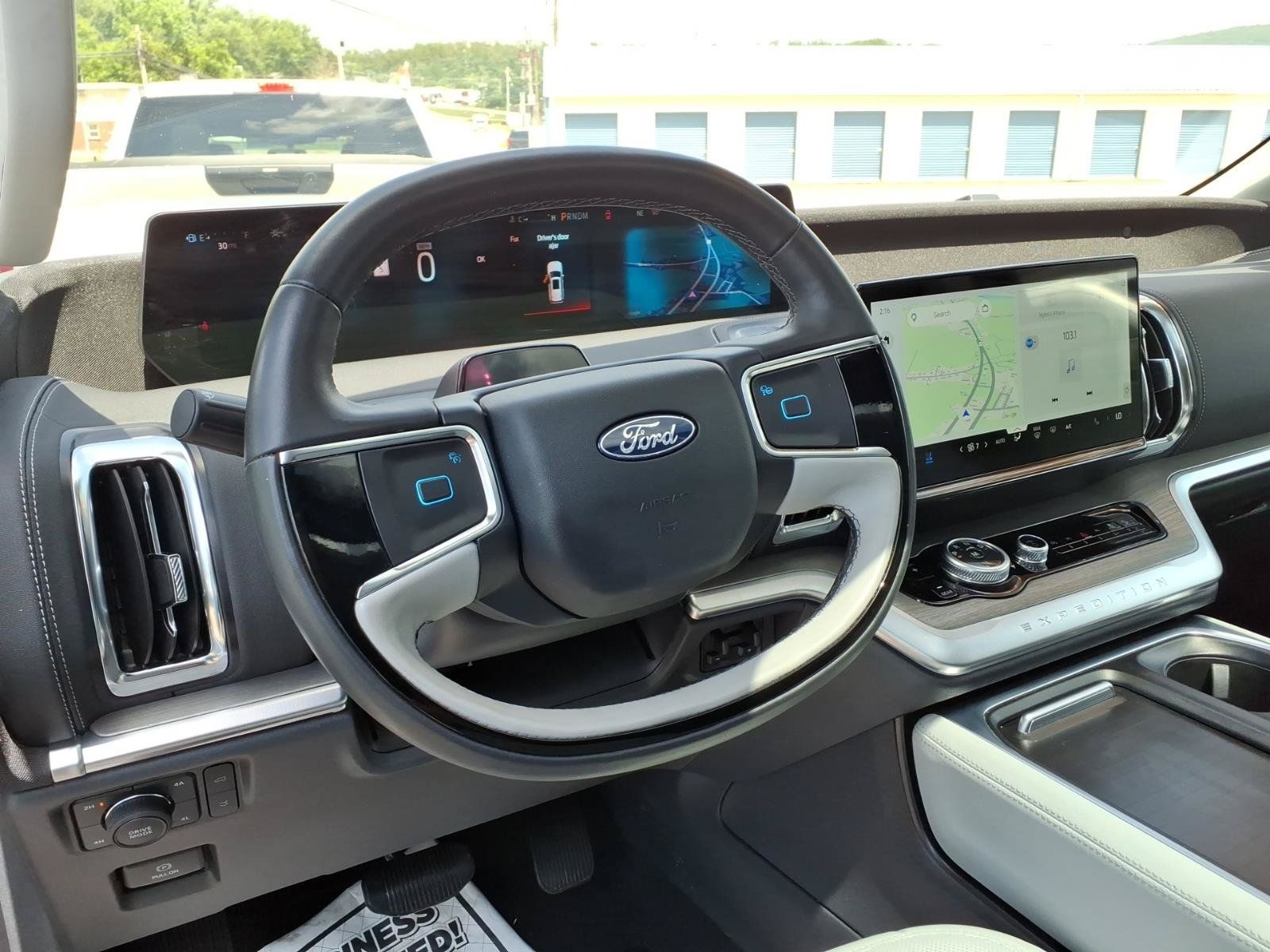 Used 2025 Ford Expedition Platinum AWD/4WD image 6
