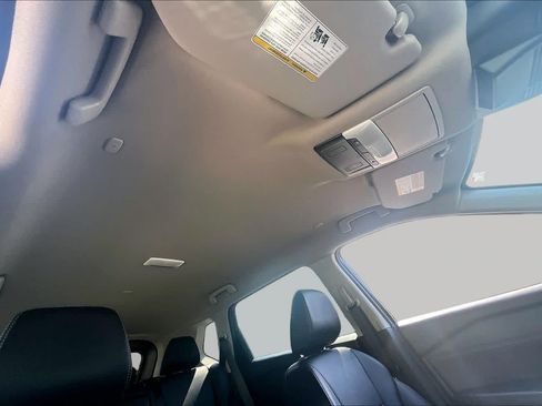 Used 2024 Nissan Rogue SL AWD/4WD image 14