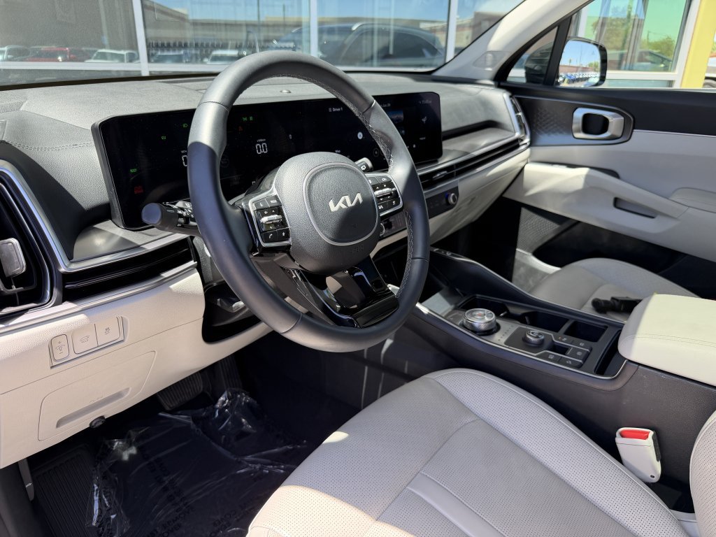 Used 2025 Kia Sorento EX w/ EX Panoramic Sunroof Package FWD image 31