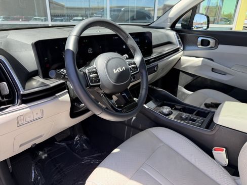 Used 2025 Kia Sorento EX w/ EX Panoramic Sunroof Package FWD image 31