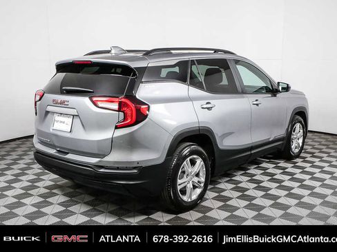 Used 2024 GMC Terrain SLE w/ Driver Convenience Package FWD image 3