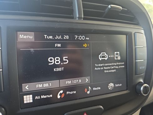 Certified 2025 Kia Soul LX w/ LX Technology Package FWD image 12