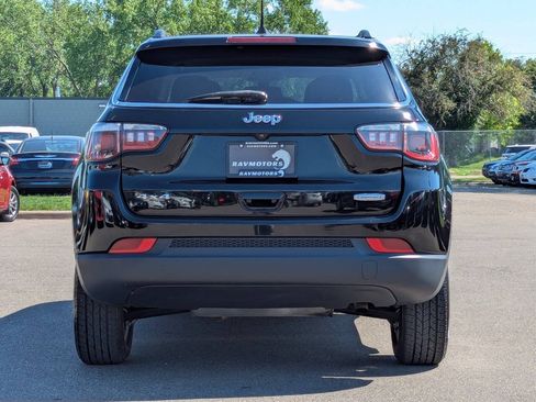 Used 2020 Jeep Compass Latitude w/ Cold Weather Group AWD/4WD image 10