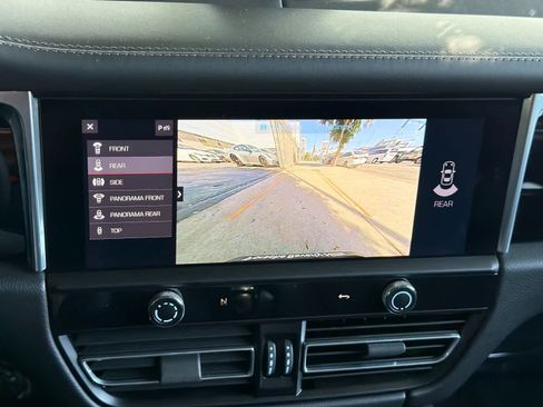Certified 2025 Porsche Macan AWD/4WD image 23
