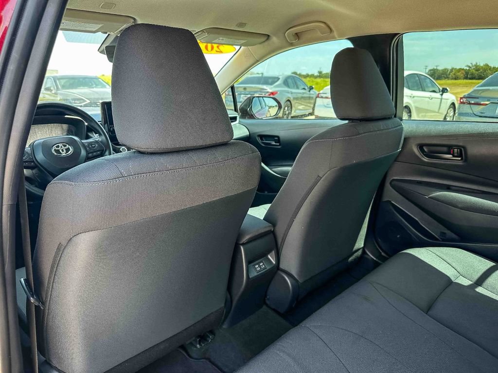 Used 2025 Toyota Corolla LE FWD image 17