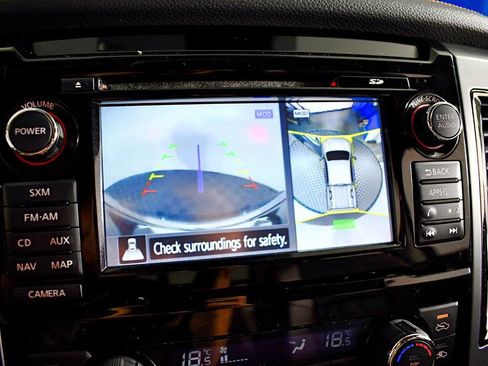 Used 2017 Nissan Titan Platinum Reserve image 31