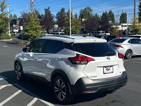 Used 2018 Nissan Kicks SV image 5