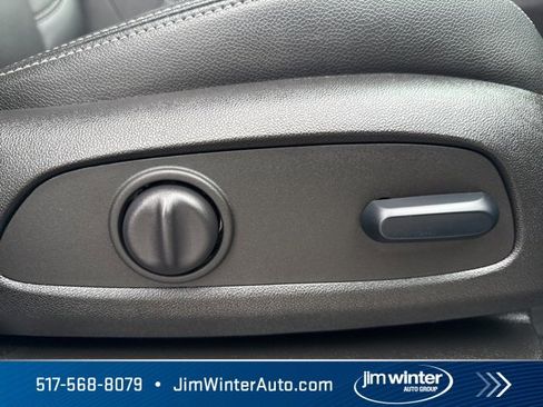 Certified 2024 GMC Terrain SLT image 17