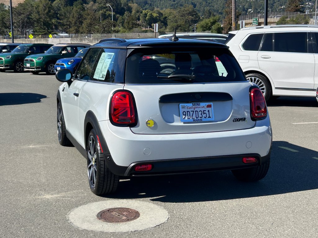 Used 2023 MINI Cooper SE FWD image 3