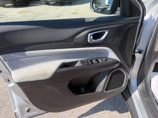Used 2025 Jeep Compass Latitude AWD/4WD image 12