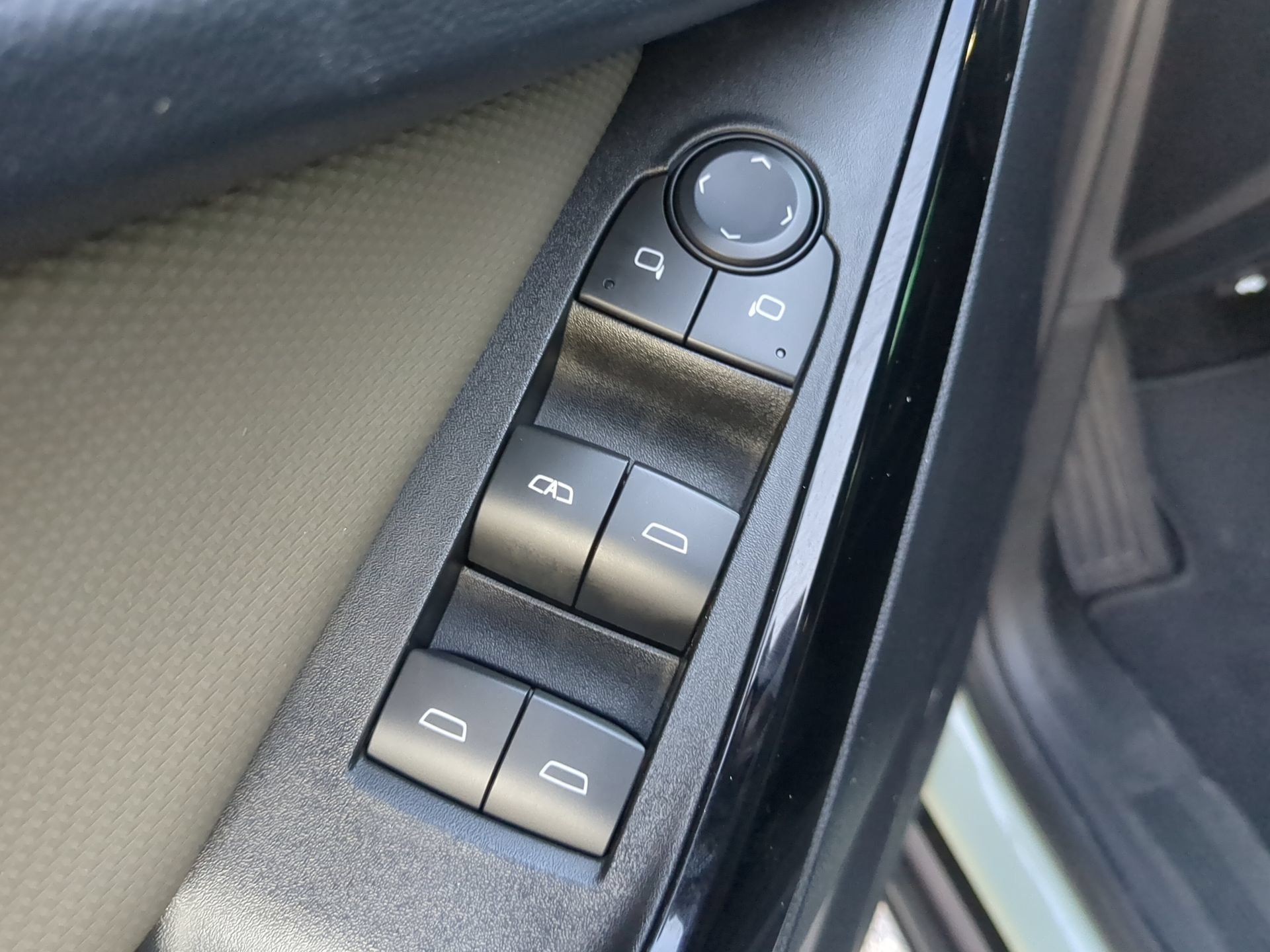 Used 2025 Chevrolet Equinox LT w/ Convenience Package II FWD image 54