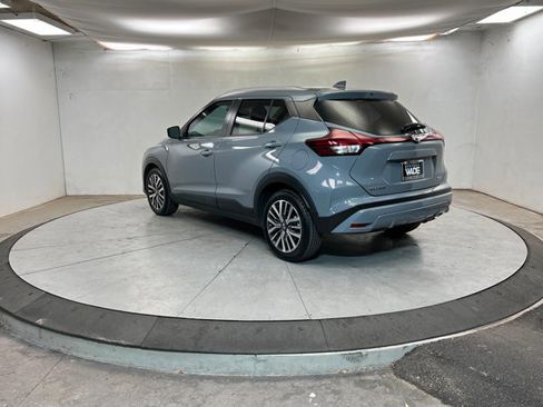 Used 2021 Nissan Kicks SV image 3