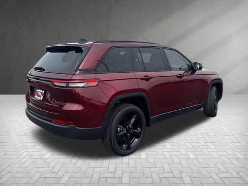 Used 2023 Jeep Grand Cherokee Limited w/ Black Appearance Package AWD/4WD image 49