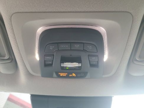 Used 2023 Toyota Corolla Cross XLE image 30