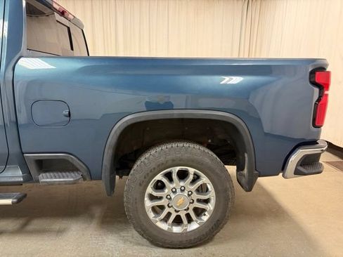 Used 2025 Chevrolet Silverado 3500 LTZ AWD/4WD image 12