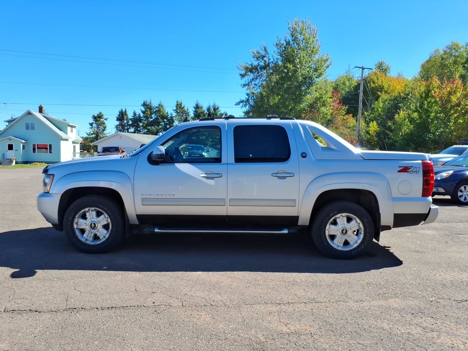Used 2013 Chevrolet Avalanche LT w/ Suspension Package, Off-Road AWD/4WD image 3