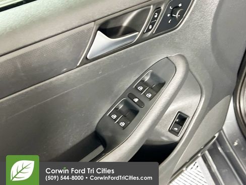 Used 2013 Volkswagen Jetta S FWD image 12