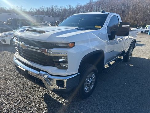 Used 2024 Chevrolet Silverado 2500 LT image 3