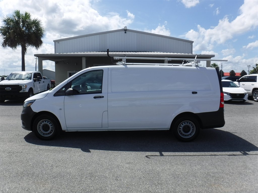 Used 2023 Mercedes-Benz Metris image 2