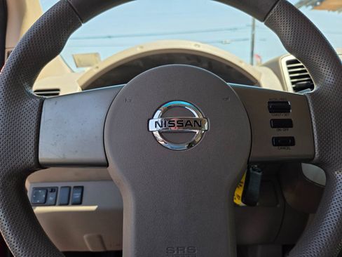 Used 2010 Nissan Frontier SE w/ Moonroof Pkg AWD/4WD image 18