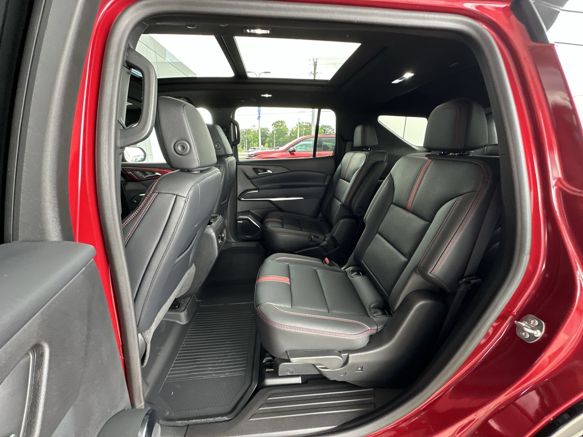 New 2026 Chevrolet Traverse RS w/ LPO, Floor Liner Package FWD image 26