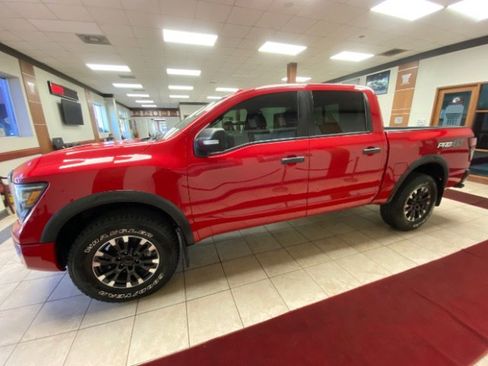 Used 2021 Nissan Titan PRO-4X w/ Pro-4x Convenience Package image 4