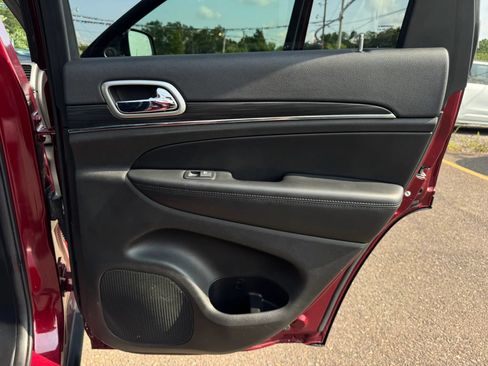 Used 2019 Jeep Grand Cherokee Limited AWD/4WD image 29