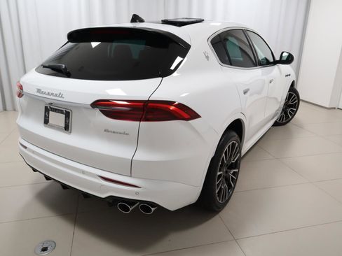 New 2025 Maserati Grecale GT image 5